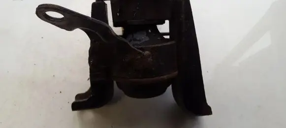 Toyota Avensis T250 Engine mount bracket