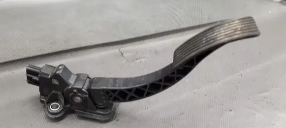 Citroen C-Crosser Accelerator throttle pedal