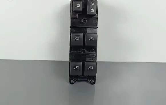 Mitsubishi Eclipse Cross Electric window control switch 8608A448