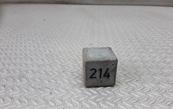 Volkswagen PASSAT B5 Other relay 443951253K