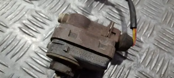 Headlight level adjustment motor