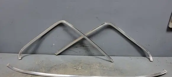 Mercedes-Benz 200 300 W123 Rear side glass trim 