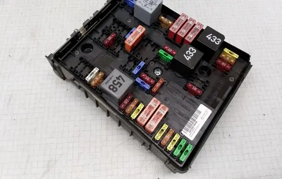 Skoda Octavia Mk2 (1Z) Fuse module 1K0937124K