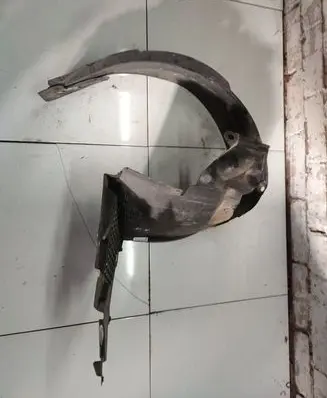 Front wheel arch liner splash guards