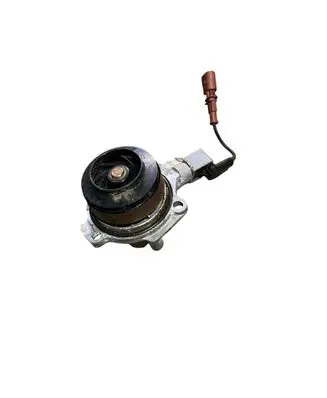 Volkswagen PASSAT B8 Water pump 010157801