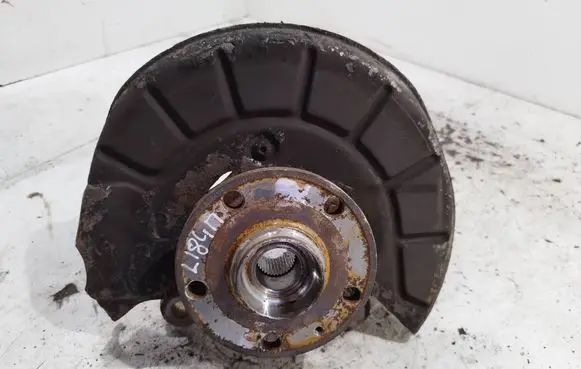 Skoda Octavia Mk2 (1Z) Front wheel hub spindle knuckle