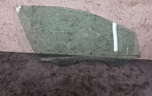 Volkswagen Golf VII Front door window glass four-door