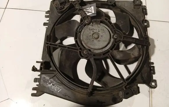 Nissan Note (E11) Radiator cooling fan shroud 