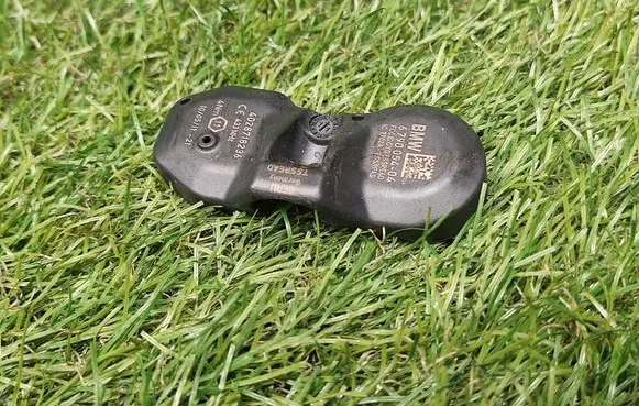 BMW 3 E90 E91 Tire pressure sensor 6790054 679005404