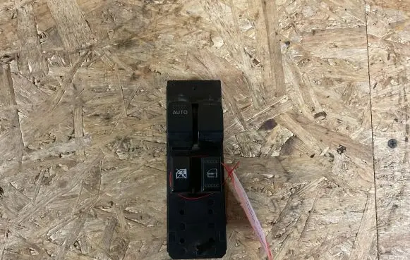 Suzuki SX4 Electric window control switch