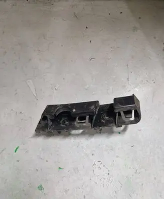 Front bumper mounting bracket