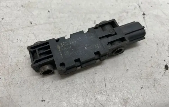 Audi A4 S4 B8 8K Airbag deployment crash/impact sensor 8E0959651A