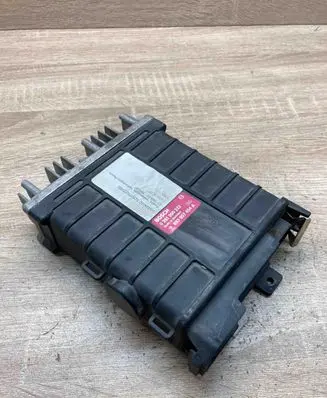Volkswagen PASSAT B3 Engine control unit/module ECU 893907404A 0261200222