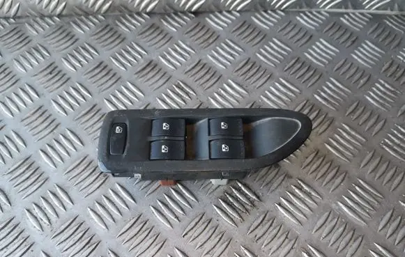 Renault Laguna II Electric window control switch 8200397297