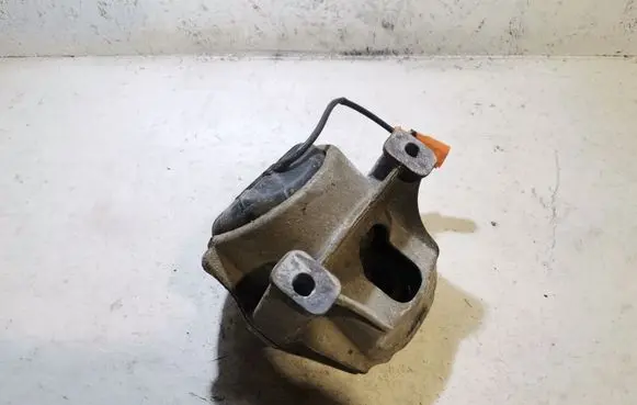 Audi A4 S4 B8 8K Engine mount bracket