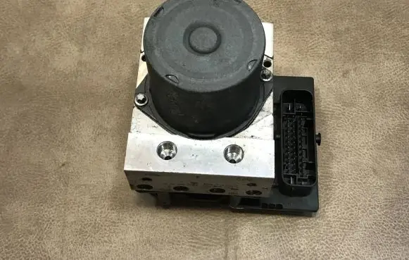 Mercedes-Benz E A207 ABS Pump A2124317012