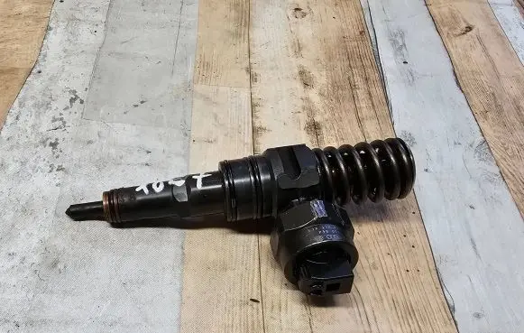 Seat Alhambra (Mk1) Fuel injector 038130073F