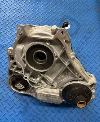 BMW X7 G07 Gearbox transfer box case 7889767 5642028 27108643151
