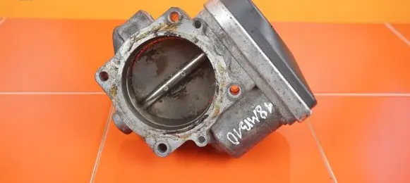 Volkswagen Touareg I Throttle body valve 022133062AD 18MB10