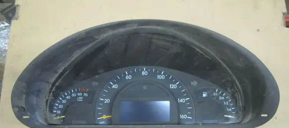 Mercedes-Benz C W203 Speedometer (instrument cluster) 88311323