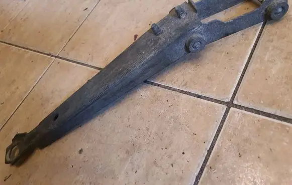 Volkswagen PASSAT B3 Gearbox mounting bracket 357199356