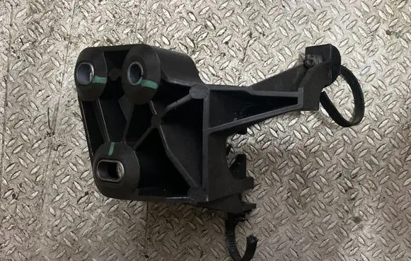 Peugeot 508 Gear shift cable bracket 9685404080