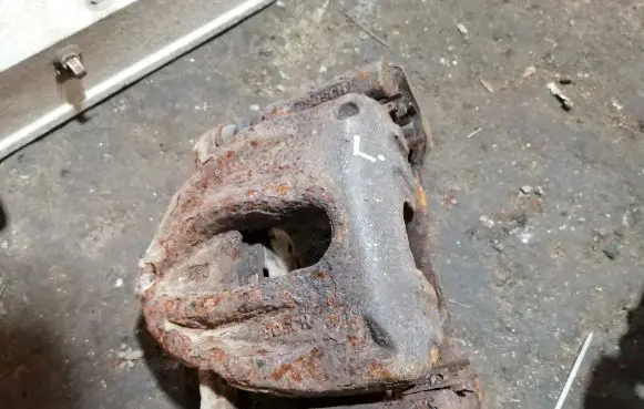 Toyota Corolla Verso AR10 Front brake caliper