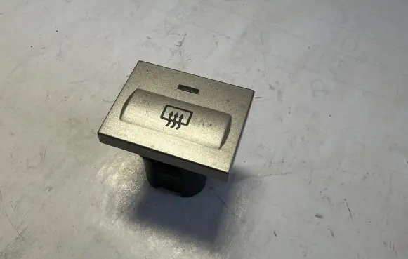 Ford Focus Windscreen/window heater switch 8V4T18C621AB