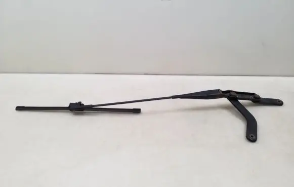 Front wiper blade arm