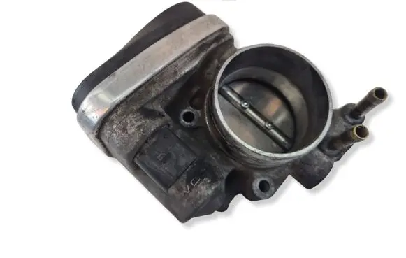 Volkswagen Golf V Throttle valve 06F133062