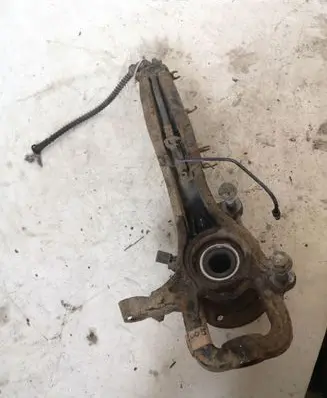 Volkswagen Touareg I Front wheel hub spindle knuckle