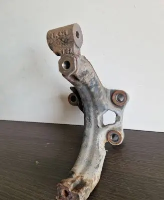 Skoda Octavia Mk3 (5E) EGR valve cooler bracket 04L425