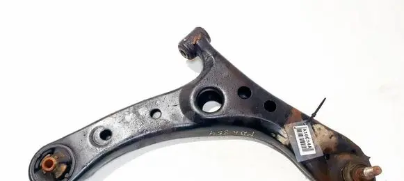 Toyota Avensis Verso Front lower control arm/wishbone