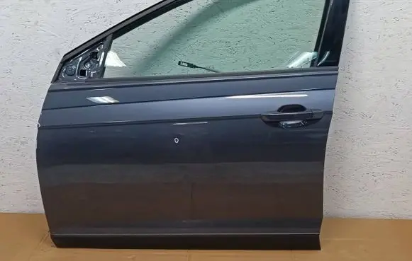Volkswagen Taigo Front door