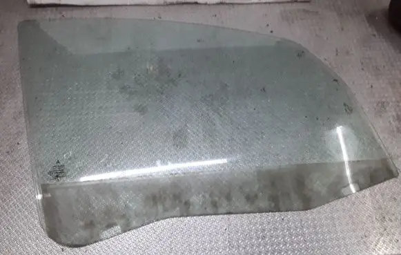 Mitsubishi Colt Front door window glass four-door