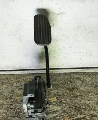 Volvo S70 V70 V70 XC Accelerator throttle pedal 00776901 3524405 9173131