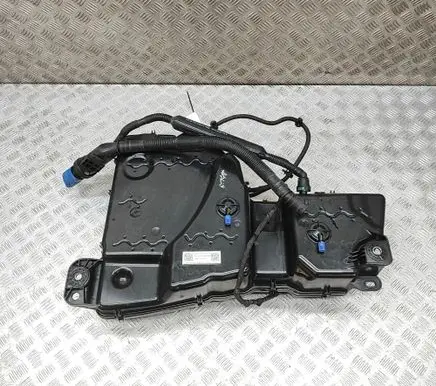 Volkswagen Tiguan AdBlue liquid reservoir 5QF131877L 5Q0131969E
