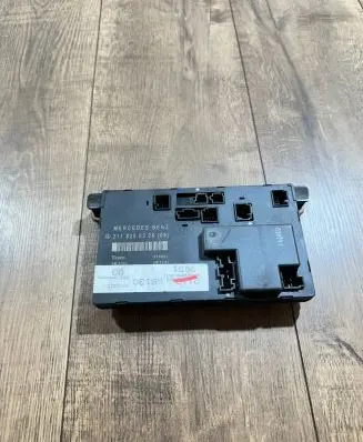 Mercedes-Benz E W211 Door control unit/module 2118200326