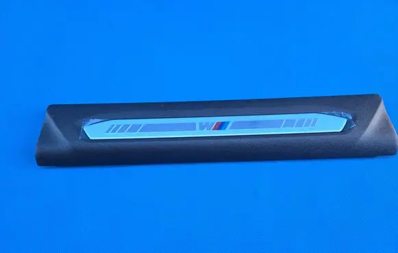 BMW 1 F40 Foot area side trim 8075105 7469183
