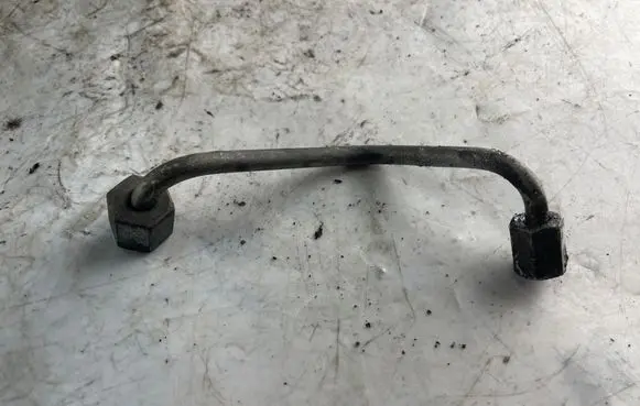 Hyundai Santa Fe Fuel injector supply line/pipe 