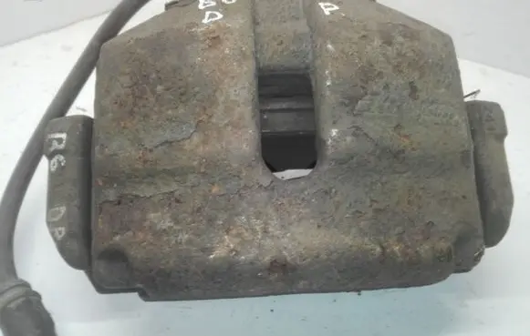 Volkswagen PASSAT B6 Front brake caliper