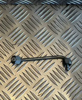 Fuel injector supply line/pipe