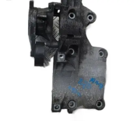 Volkswagen Golf V Engine mount bracket