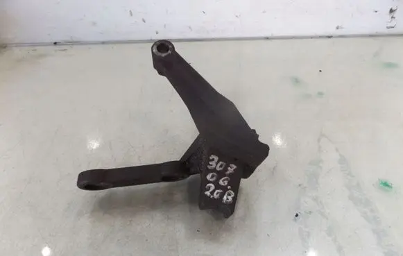 Peugeot 307 Engine mounting bracket