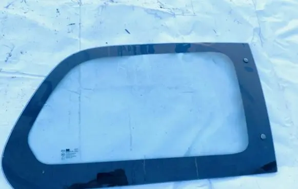 KIA Carnival Rear side window