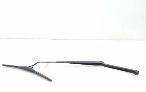 Nissan X-Trail T30 Front wiper blade arm