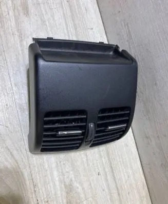 Mercedes-Benz C W204 Rear air vent grill A2048300954