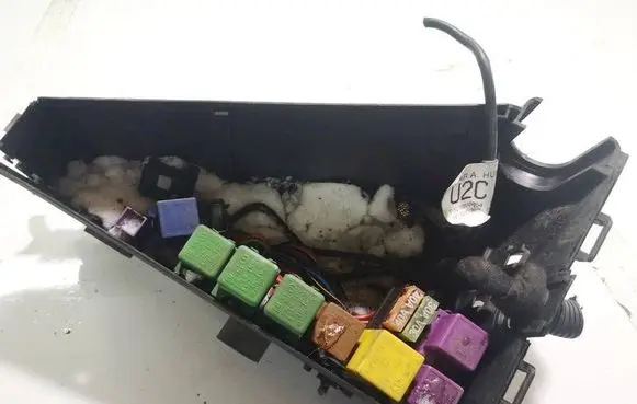 Opel Omega B2 Fuse box set 90566979