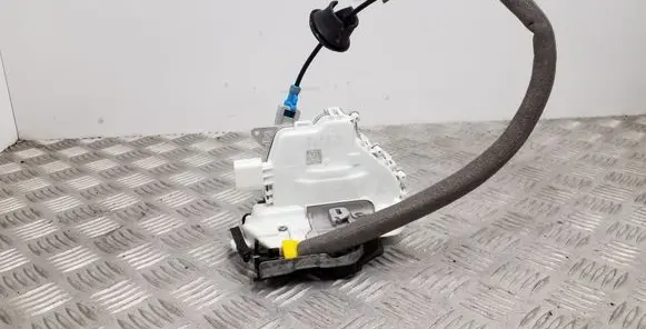 Audi Q3 8U Front door lock 8J1837015F