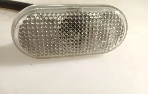 Front fender indicator light